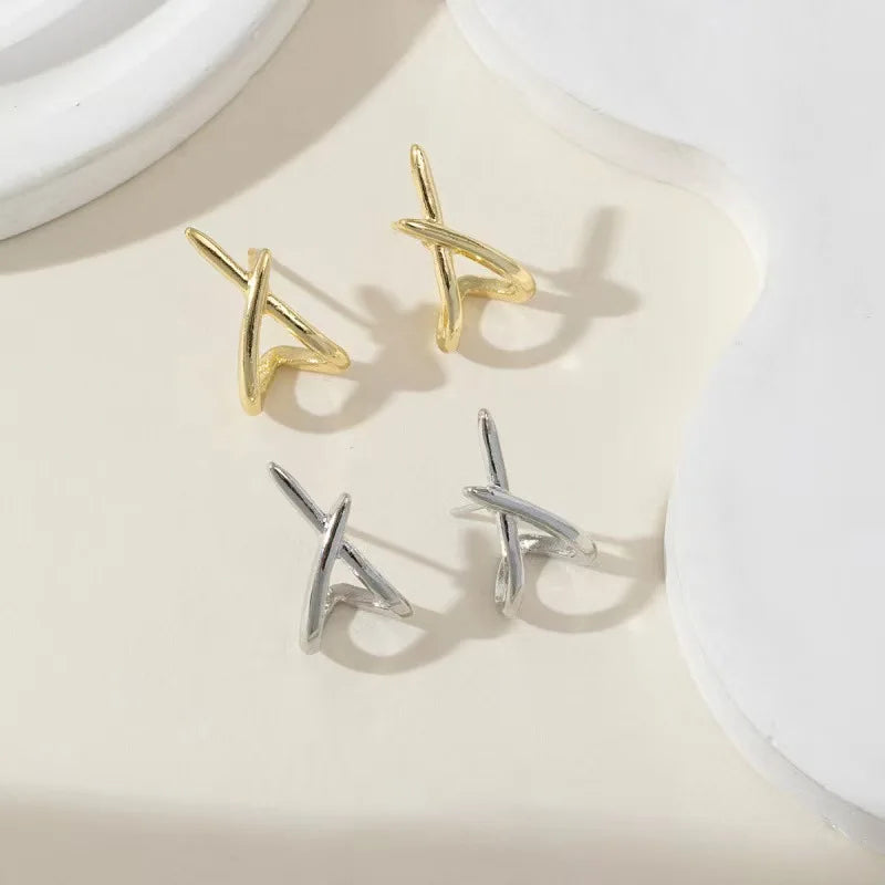 A pair of trendy geometric earrings - Cross-shaped, unique, fashionable, simple and versatile 3D jewelry for women.