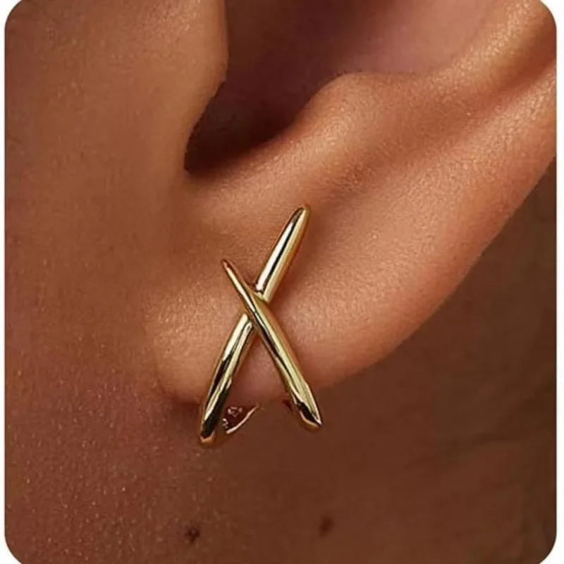 A pair of trendy geometric earrings - Cross-shaped, unique, fashionable, simple and versatile 3D jewelry for women.